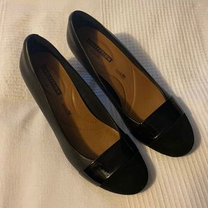 Size 8 Clarks Collection black pumps